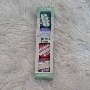 Rinse Bath & Body Co. Pack of 4 Shower Bombs NWT